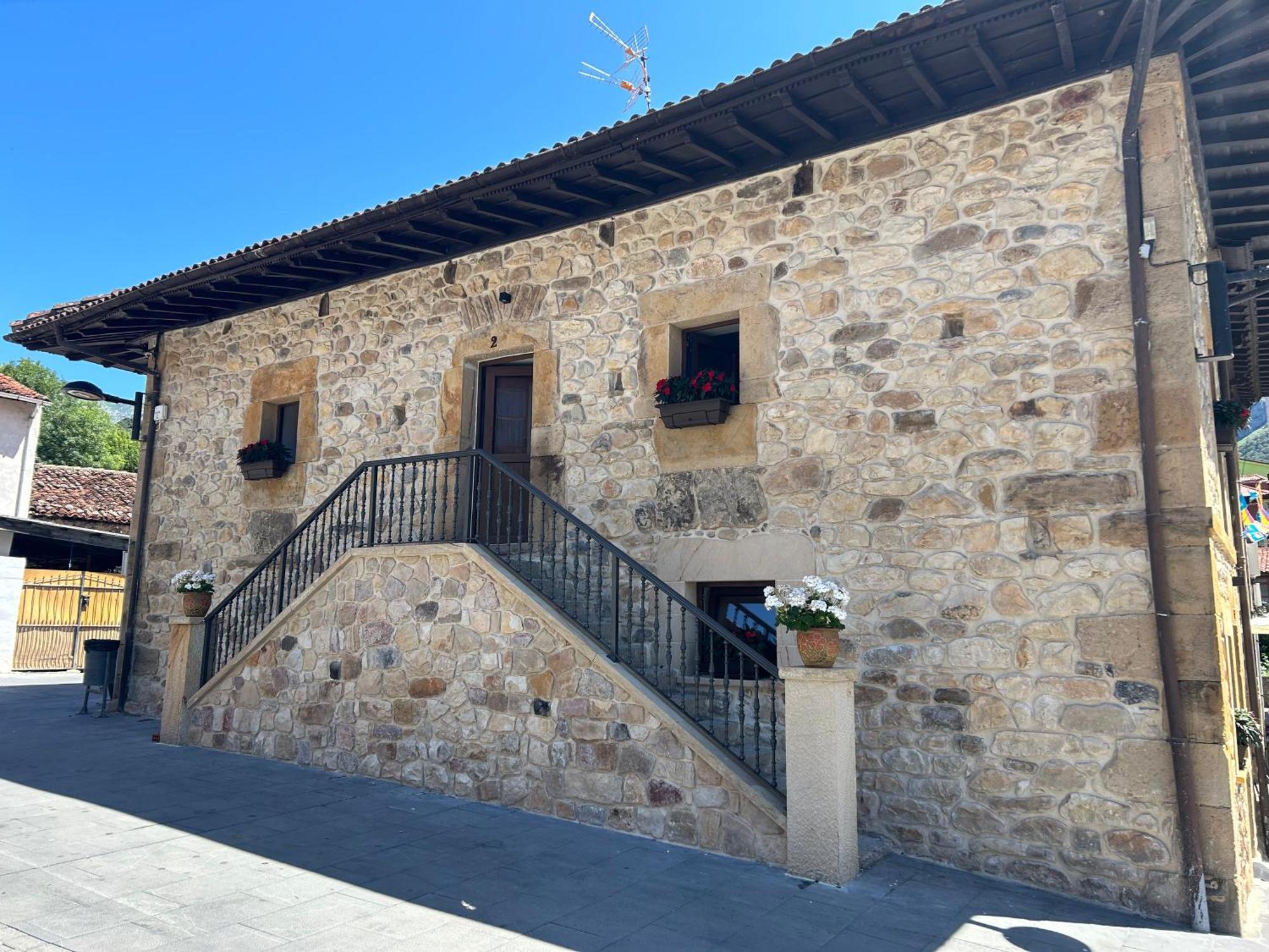 Apartamentos San Roque Arenas De Cabrales Exterior photo