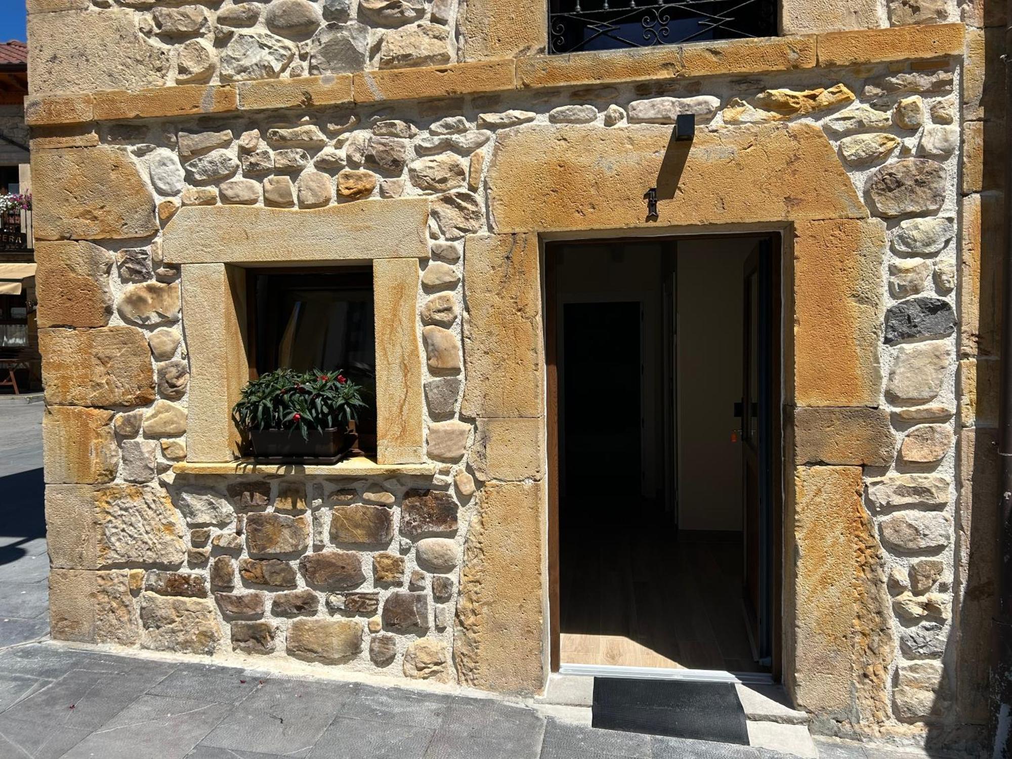 Apartamentos San Roque Arenas De Cabrales Exterior photo
